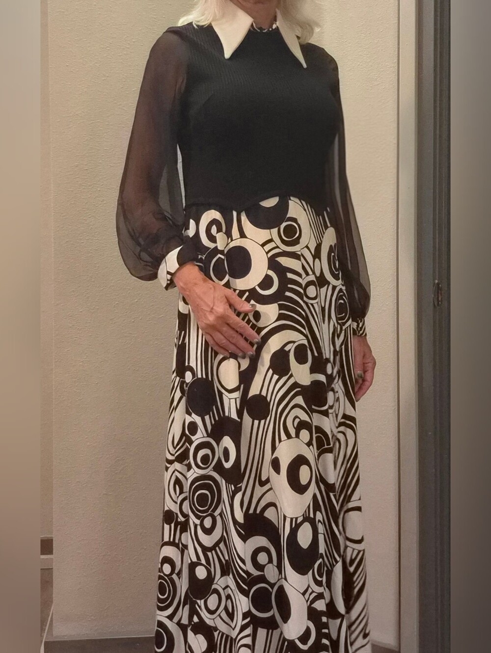 Black and Cream Long Sleeve Patterned Maxi Dress. Size 6-8